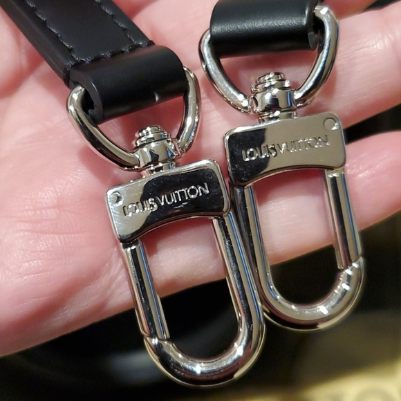 💯% Auth Louis Vuitton Phenix PM Epi Noir - Picture 4 of 9